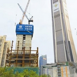 深圳第一高楼“姐妹楼”平安金融中心南塔破百米