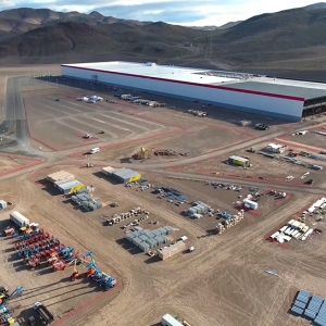 е˹Gigafacory