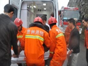 贵州一水泥厂塌方 两工人被埋压不幸身亡