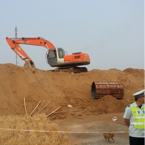 石家庄工地发生塌方 27小时的守候