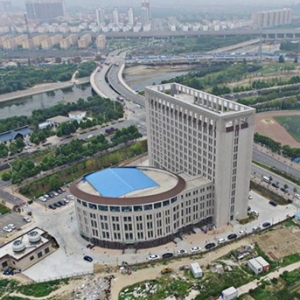 河南一高校出现奇葩建筑 似巨型马桶