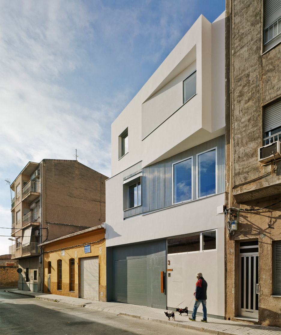 house-f-and-m-la-erreria-carlos-sanchez-garcia-architecture-alicante-spain-_dezeen_936_1.jpg