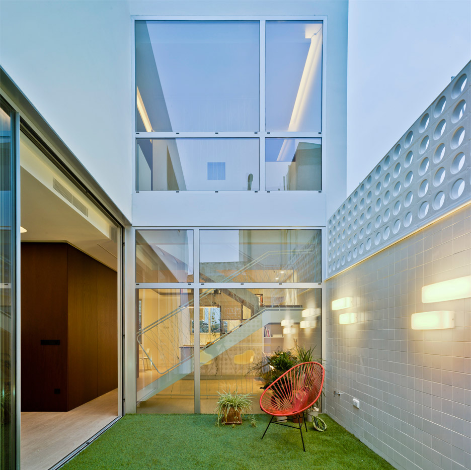 house-f-and-m-la-erreria-carlos-sanchez-garcia-architecture-alicante-spain-_dezeen_936_6.jpg
