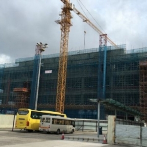 澳门国际机场客运大楼北面扩建工程封顶