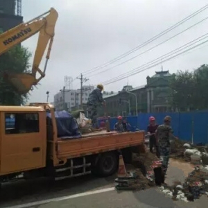 长春人民大街再次塌陷 与之前几次塌陷地方相距不远