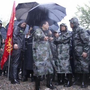 李克强:重大堤防工程必须明确终身责任制