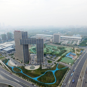 郑州一建筑似央视大楼 被网友称为